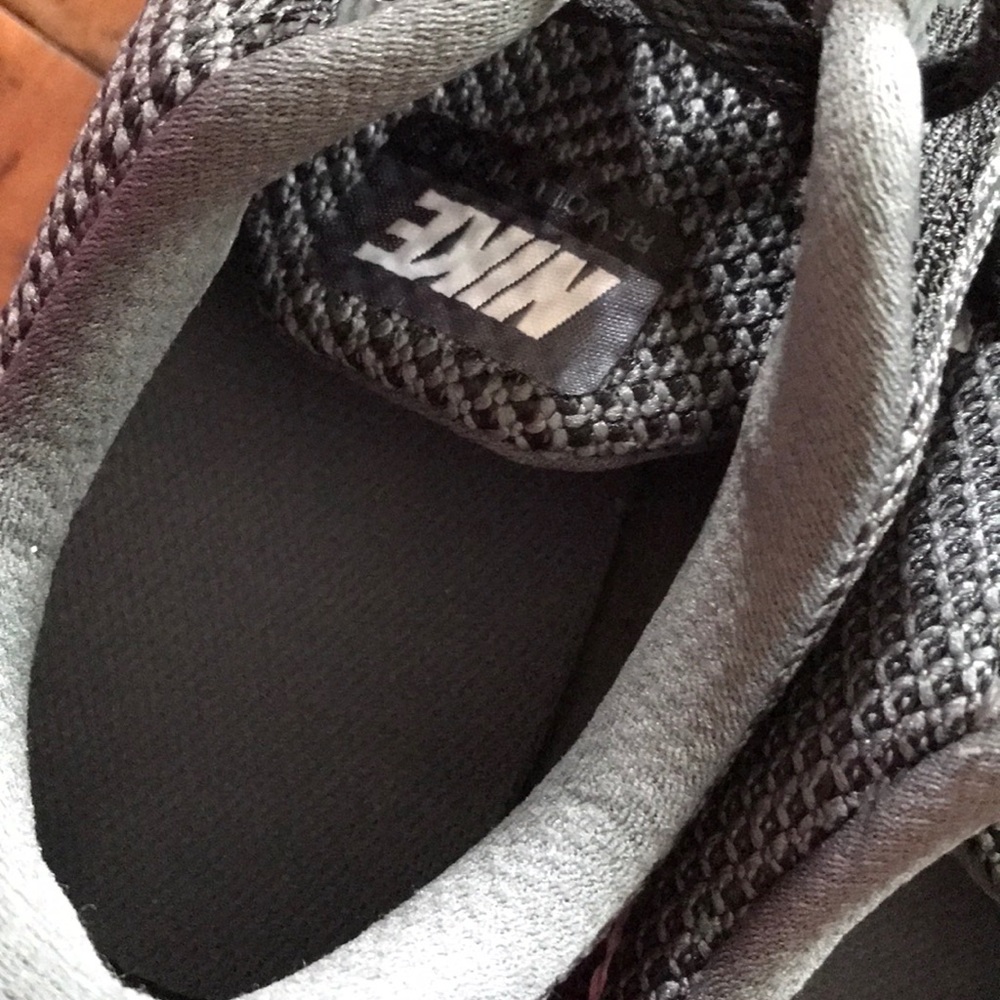 Nike Mens 7.5 Black & Dark Grey Revolution-3 —Last pair! - Picture 8 of 8